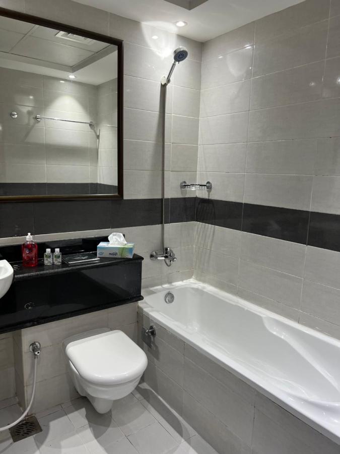 Grand Pearl Hostel For Boys Dubai Eksteriør billede