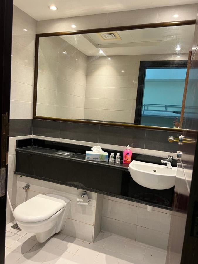 Grand Pearl Hostel For Boys Dubai Eksteriør billede