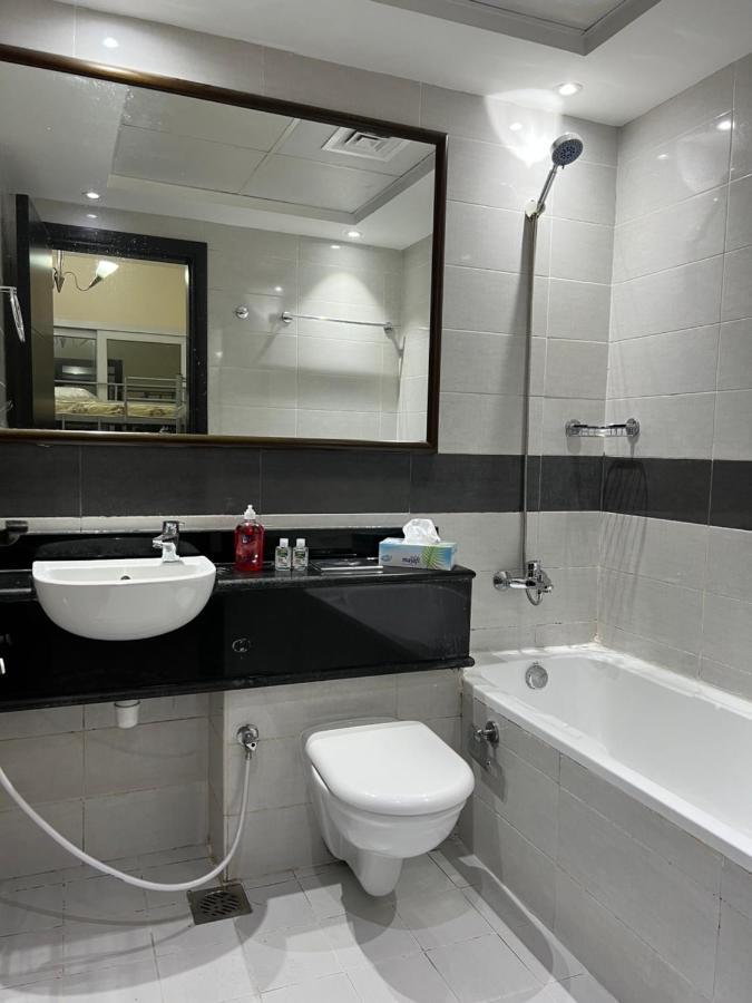 Grand Pearl Hostel For Boys Dubai Eksteriør billede
