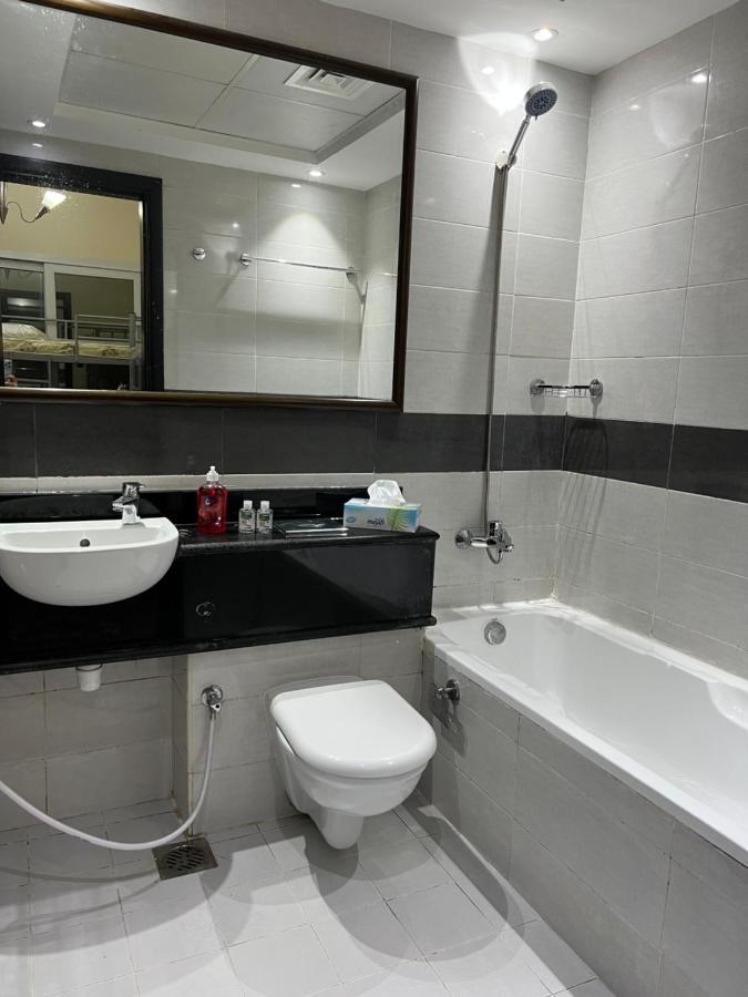 Grand Pearl Hostel For Boys Dubai Eksteriør billede