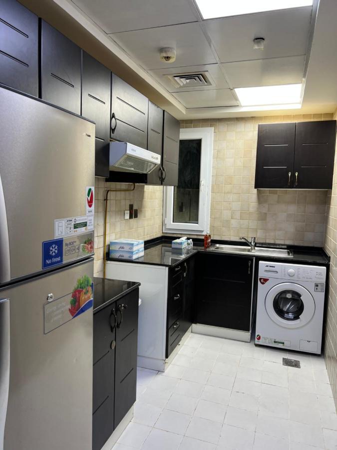 Grand Pearl Hostel For Boys Dubai Eksteriør billede